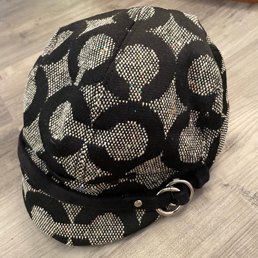 Coach Hat in good condition.